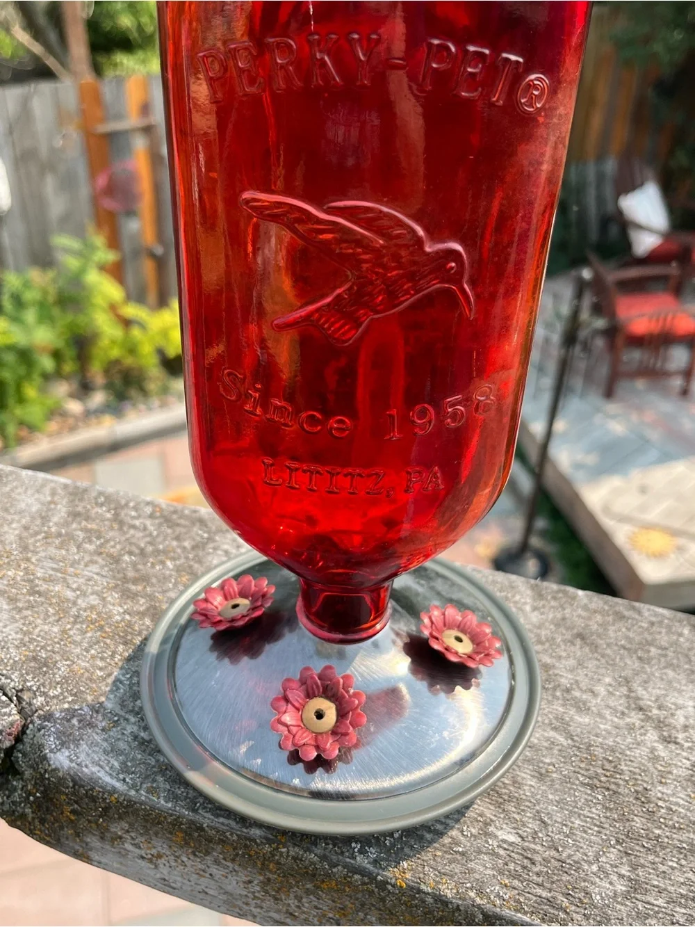 Red Glass Hummingbird Feeder – Decorative Outdoor Nectar Feeder